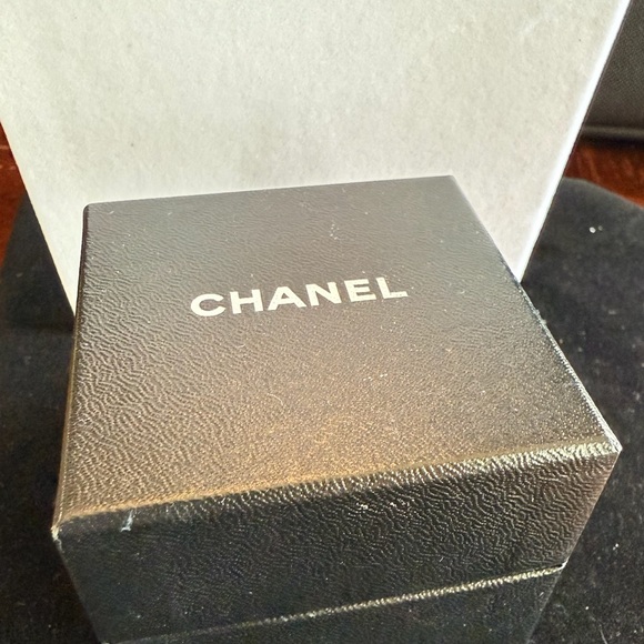 Vintage Classic Chanel CC turnlock Earrings! Clip-on*Beautiful Shiny*24K Plated - Picture 8 of 8